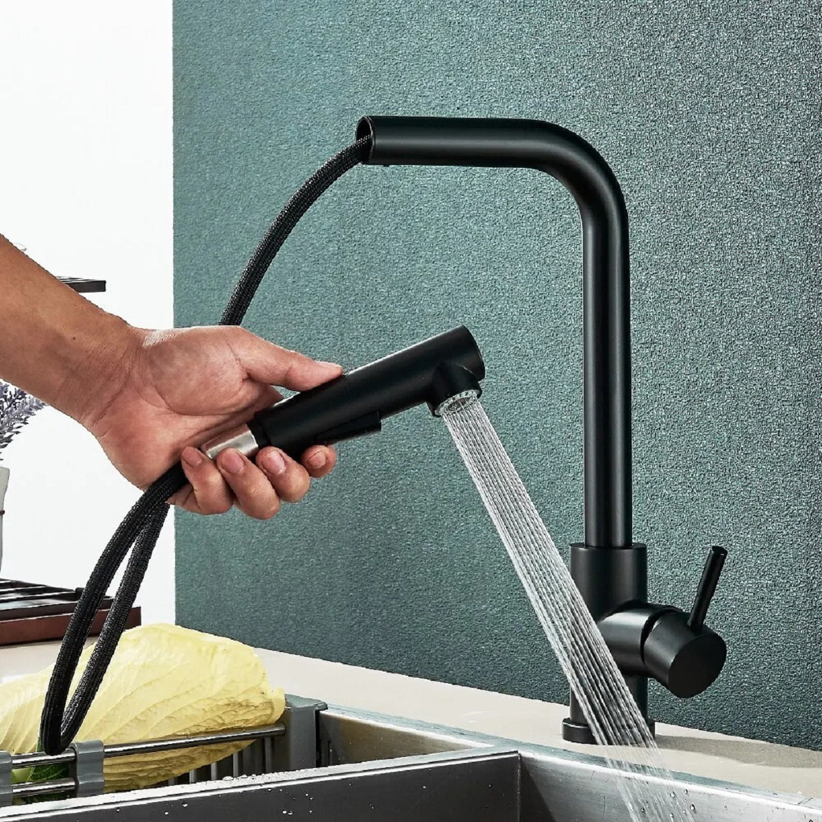 Modern Matte Black Kitchen Faucet with Pull-Out Spray