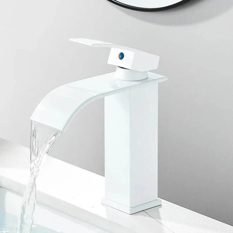 Low white tap with compact and modern design