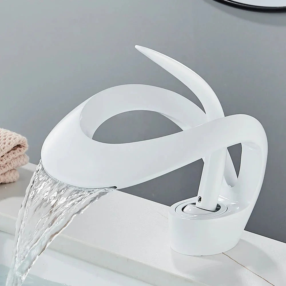 Close-up view of the fluid blade water jet