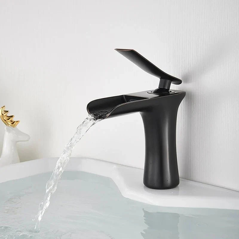 Overview of the brass faucet, timeless style
