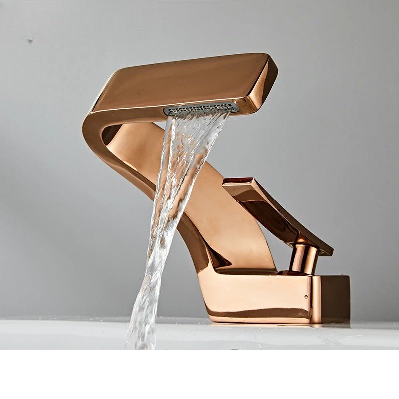 Brass tap with durable ceramic cartridge