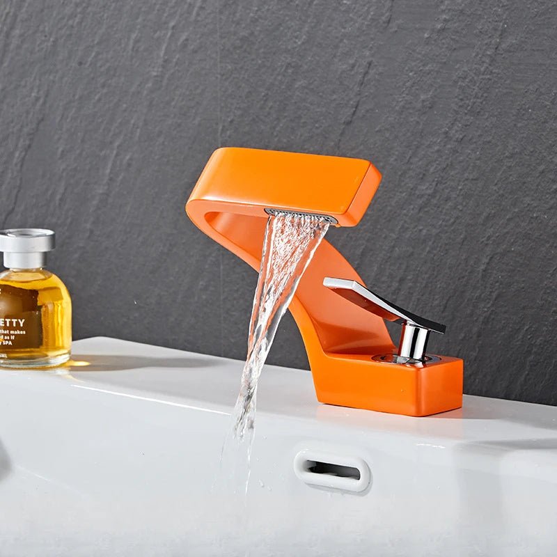 Brass faucet with a contemporary and elegant design