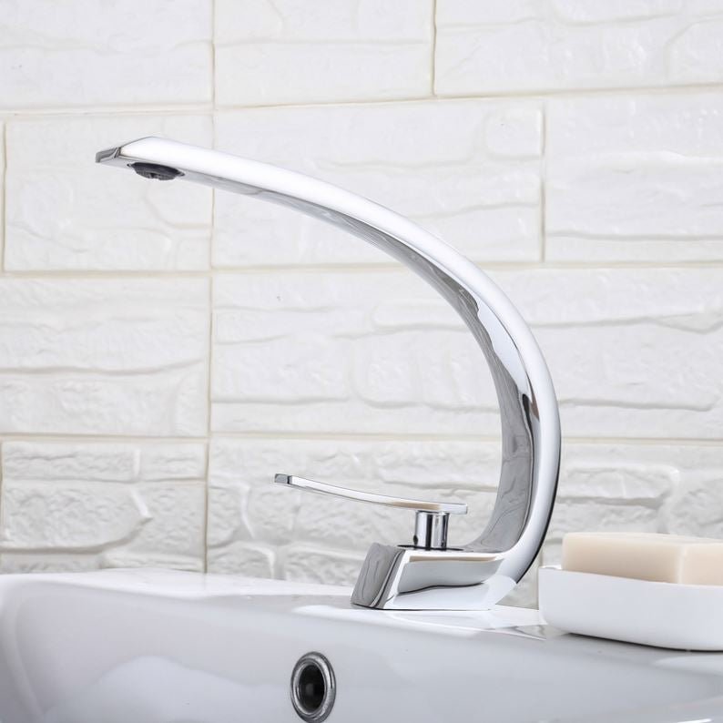 Bathroom sink tap with high-quality ceramic valve