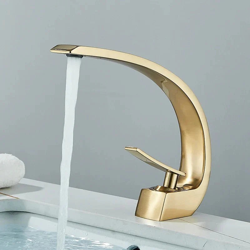 Overview of the brass faucet with a luxurious design