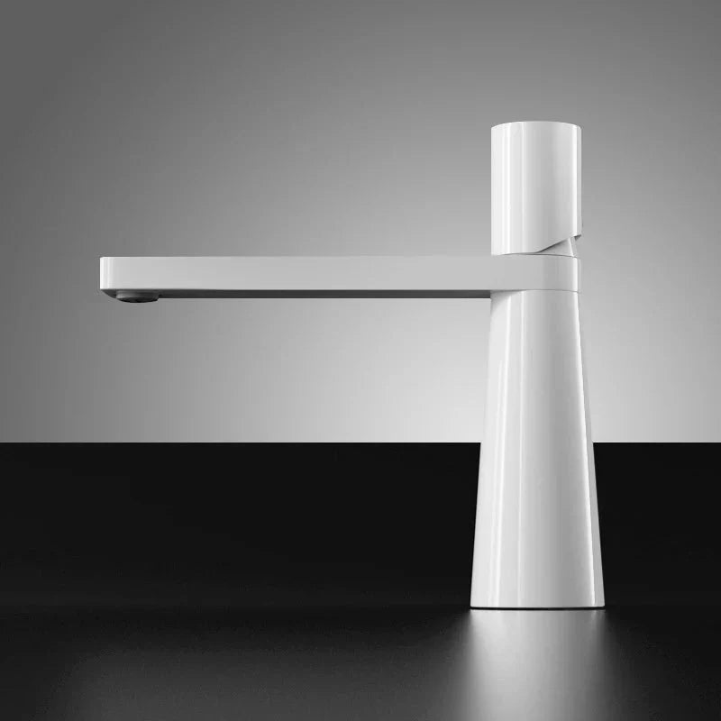 Brass basin tap, smooth and quiet flow