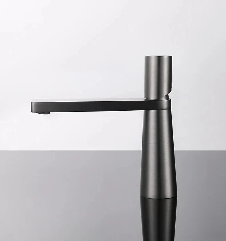 Side view of the washbasin tap, high version
