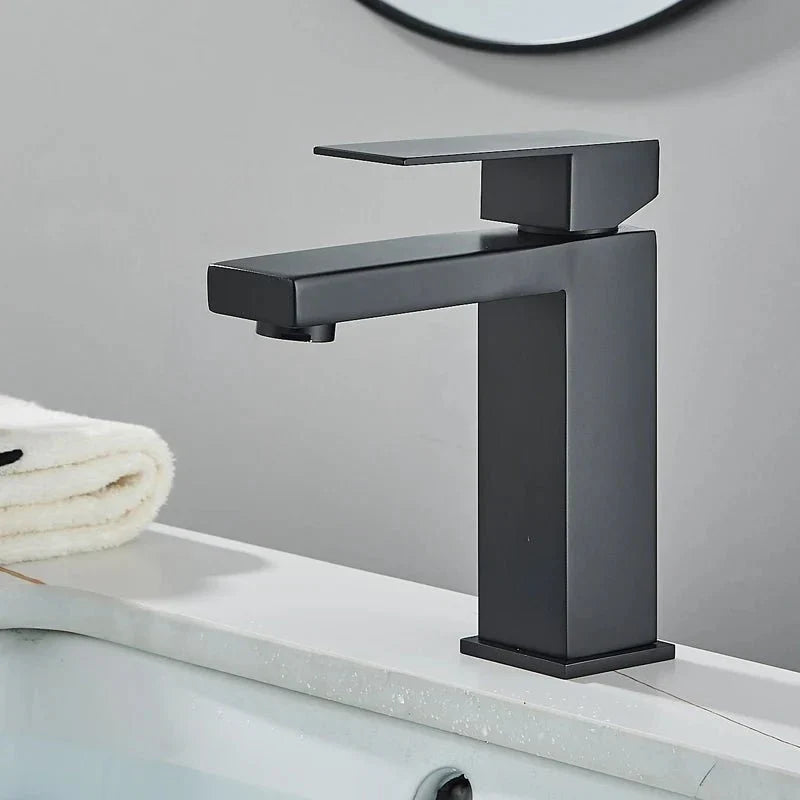 Overview of the faucet, modern and functional design