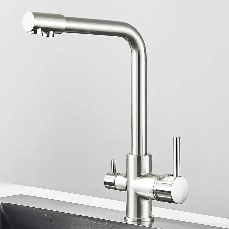 Brushed nickel faucet, combining robustness and contemporary design
