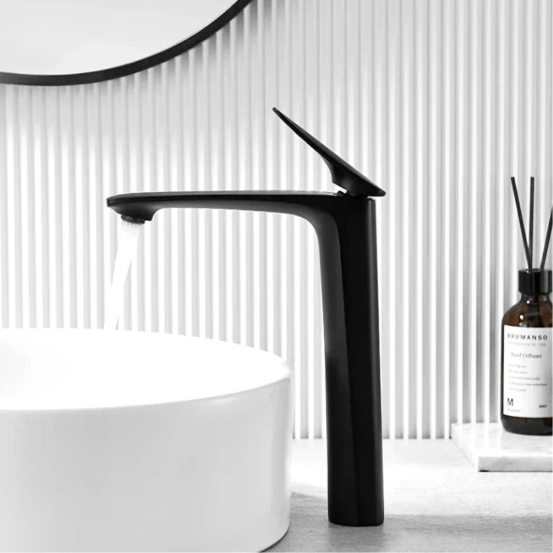 Matte black faucet, elegant and minimalist design