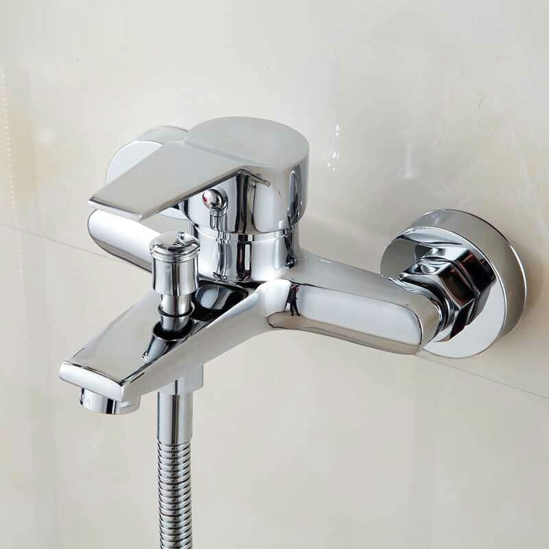 A Chrome Bathtub Faucet Image